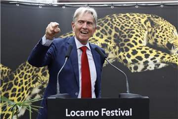 Festivalpräsident Marco Solari spricht zur Eröffnung des Filmfestivals von Locarno. Foto: Peter Klaunzer/KEYSTONE