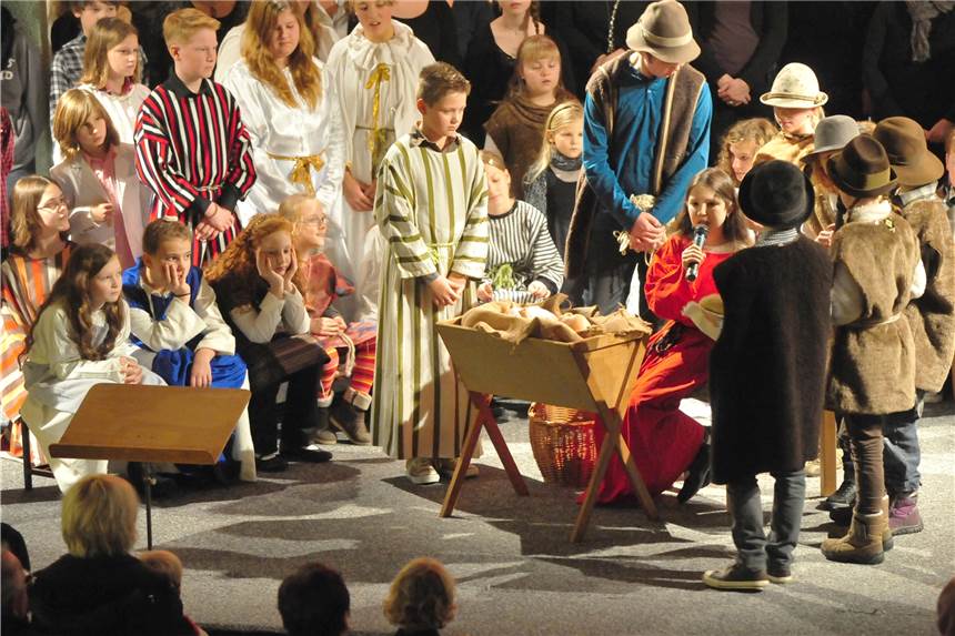 Katholische Kirche muss Pläne für Weihnachts-Gottesdienste wieder ändern Festliche Gottesdienste mit Krippenspielen (wie auf diesem Archiv-Foto) gibt es in diesem Corona-Jahr in der Christophorus-Gemeinde Werne nicht.