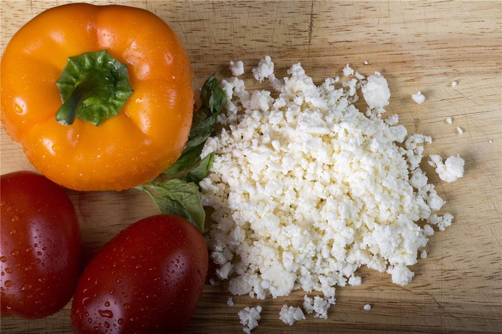 Abwechslung beim Grillen: 8 Sommersalate mit dem gewissen Pfiff Feta - einfach das A und O in tollen Salaten.