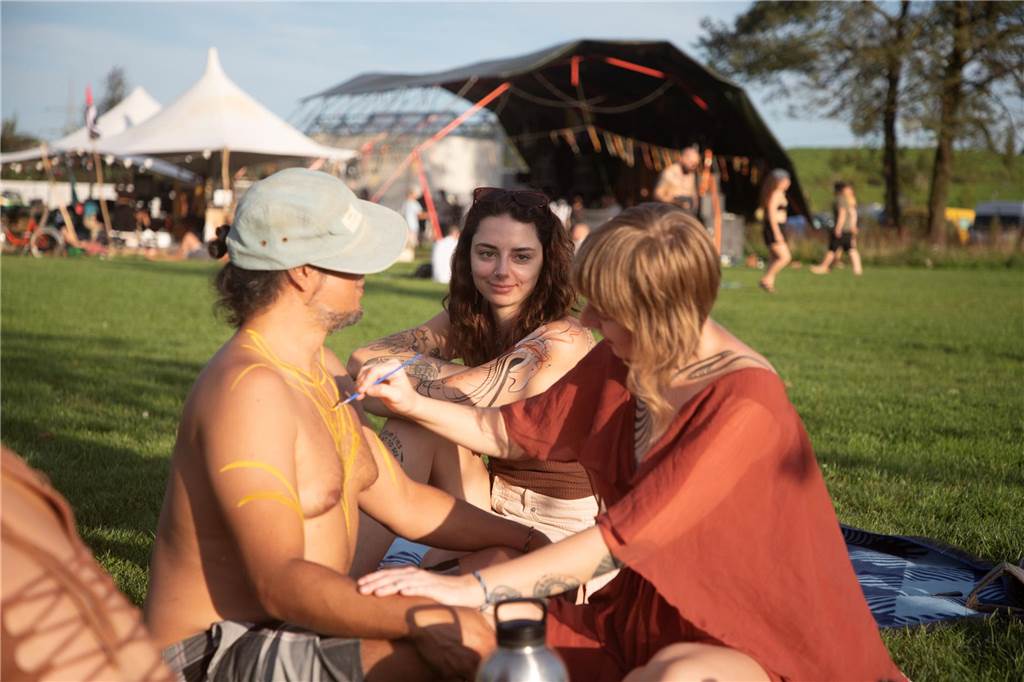 Große Bilanz: JabbaDubbaDoo mit fetten Bässen und gutem Benehmen Fette Bässe und chillige Dub-Klänge lockten rund 250 Besucher zum JabbaDubbaDoo-Festival im Erlebnispark Emscherland. Soundsystems, riesige Lautsprechertürme, gehörten zu den Attraktionen des Events. Zudem gab es Workshops vor Ort. Die Besucher feierten in entspannter Atmosphäre.