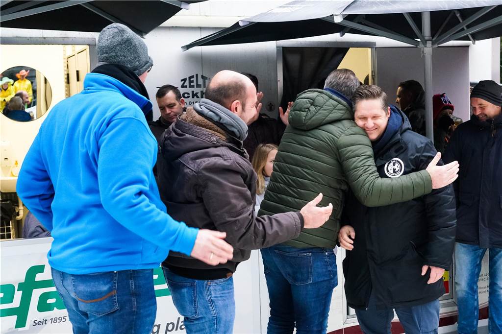 Feuchtfröhlich ging es zu beim 5. Sport Niehuis Cup auf der Vredener Eiszeit.
