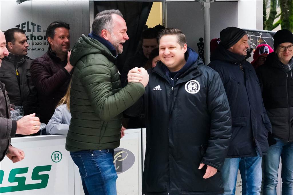 Feuchtfröhlich ging es zu beim 5. Sport Niehuis Cup auf der Vredener Eiszeit.