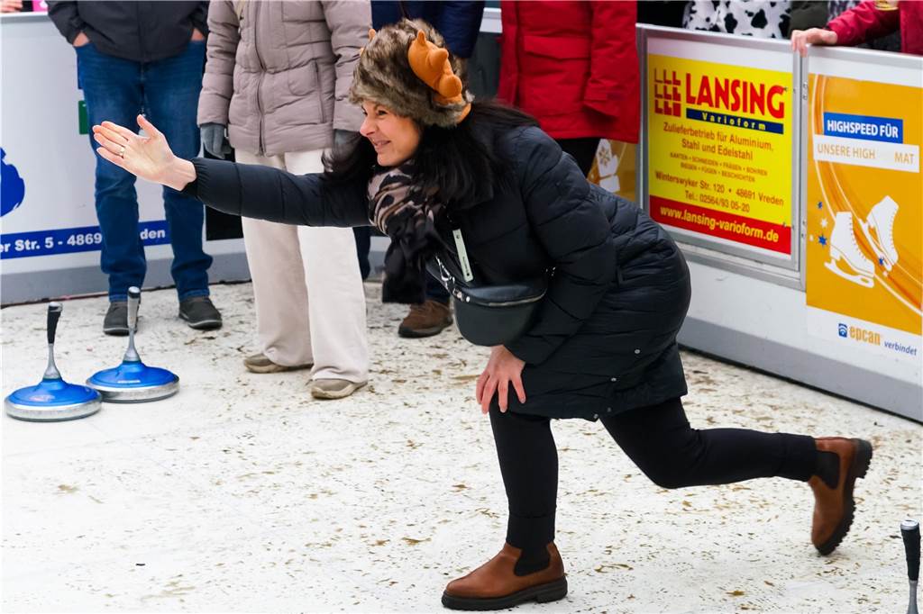 Feuchtfröhlich ging es zu beim 5. Sport Niehuis Cup auf der Vredener Eiszeit.