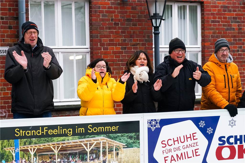 Feuchtfröhlich ging es zu beim 5. Sport Niehuis Cup auf der Vredener Eiszeit.