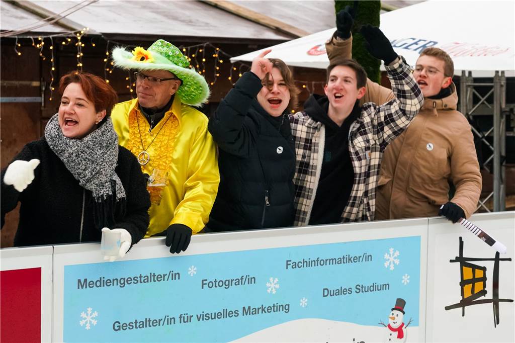 Feuchtfröhlich ging es zu beim 5. Sport Niehuis Cup auf der Vredener Eiszeit.
