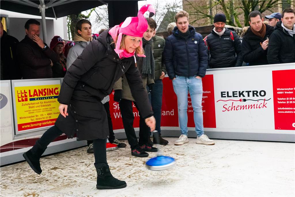 Feuchtfröhlich ging es zu beim 5. Sport Niehuis Cup auf der Vredener Eiszeit.