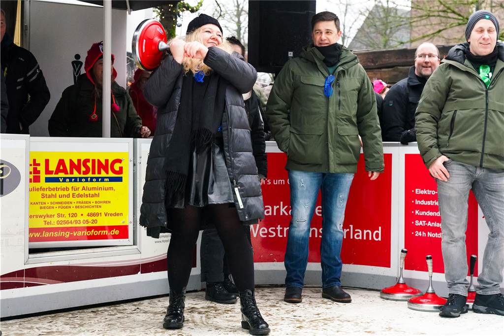 Feuchtfröhlich ging es zu beim 5. Sport Niehuis Cup auf der Vredener Eiszeit.