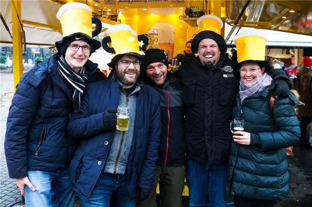 Feuchtfröhlich ging es zu beim 5. Sport Niehuis Cup auf der Vredener Eiszeit.