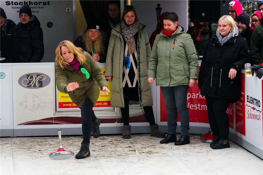 Feuchtfröhlich ging es zu beim 5. Sport Niehuis Cup auf der Vredener Eiszeit.