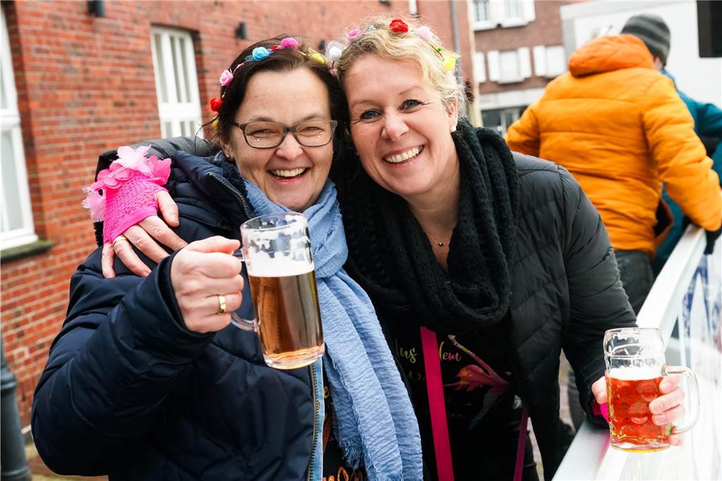 Feuchtfröhlich ging es zu beim 5. Sport Niehuis Cup auf der Vredener Eiszeit.
