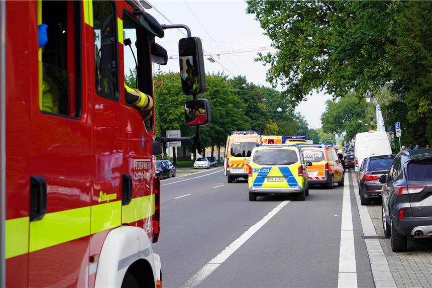 Feuerwehr, Polizei und Rettungshubschrauber waren im Einsatz, nachdem eine 13-jährige Radfahrerin stürzte.