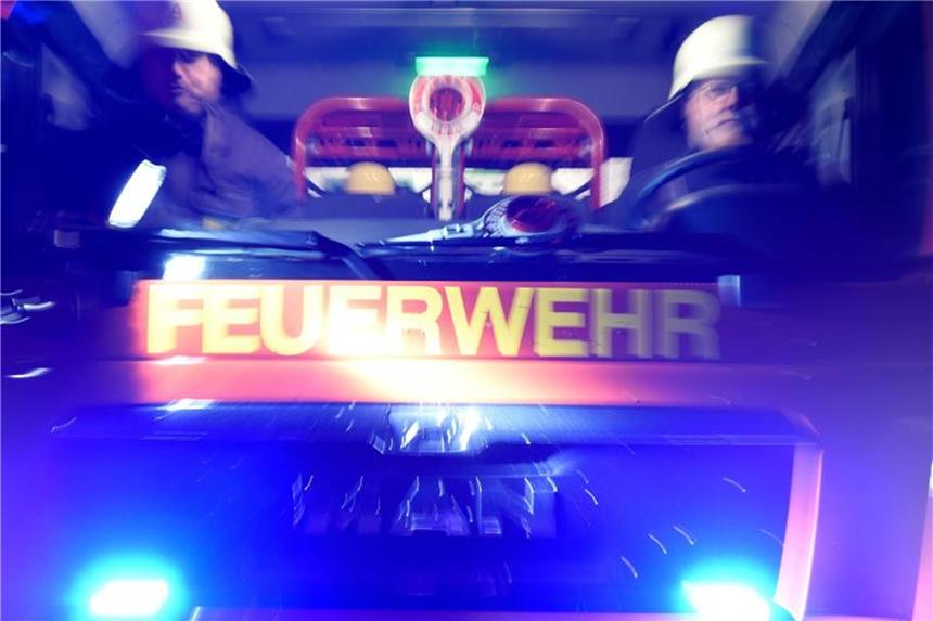 Studie: Jeder achte Retter schon einmal Opfer von Gewalt Feuerwehrauto. Foto: Carsten Rehder/Archiv