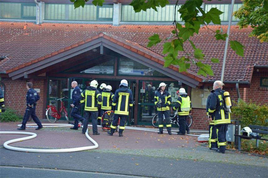 Großbrand in Olfener Sporthalle knapp verhindert Feuerwehreinsatz an der Sporthalle an der Hoddenstraße.