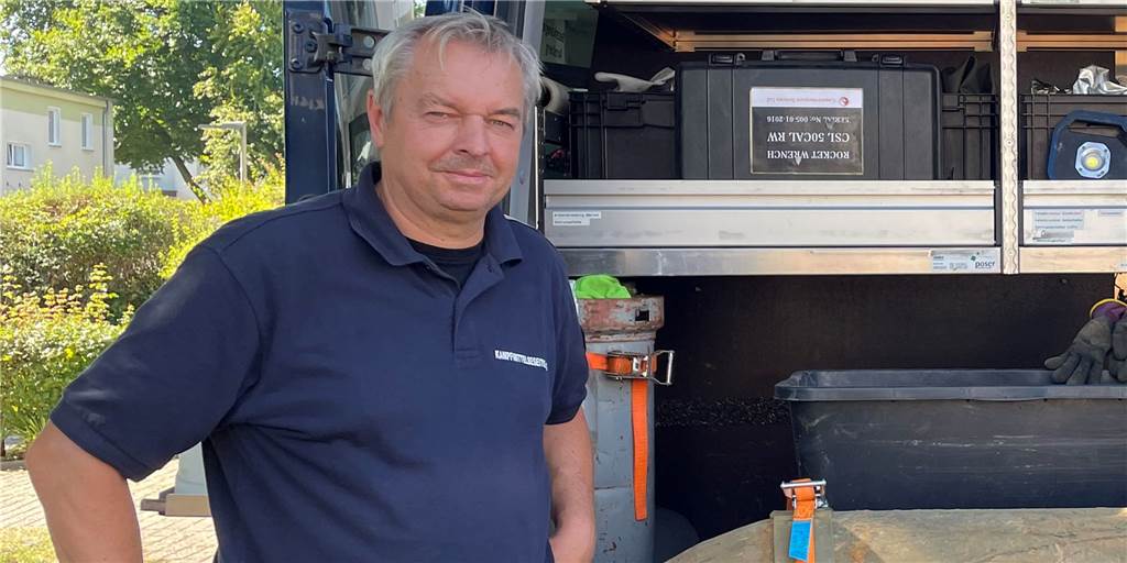 Im Video: Ein Bombenentschärfer erklärt die Gefahren eines Blindgängers Feuerwerker Andreas Brümmer (52) erklärt im Interview die Gefahren einer Bombenentschärfung.