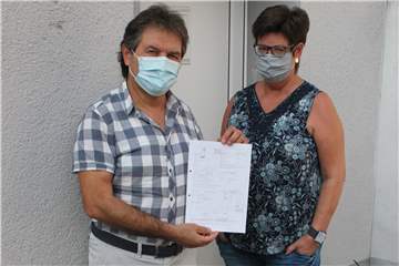Fevzi Kocs mit der Rechnung. Er fühlt sich von einer Firma für Schädlingsbekämpfung betrogen.