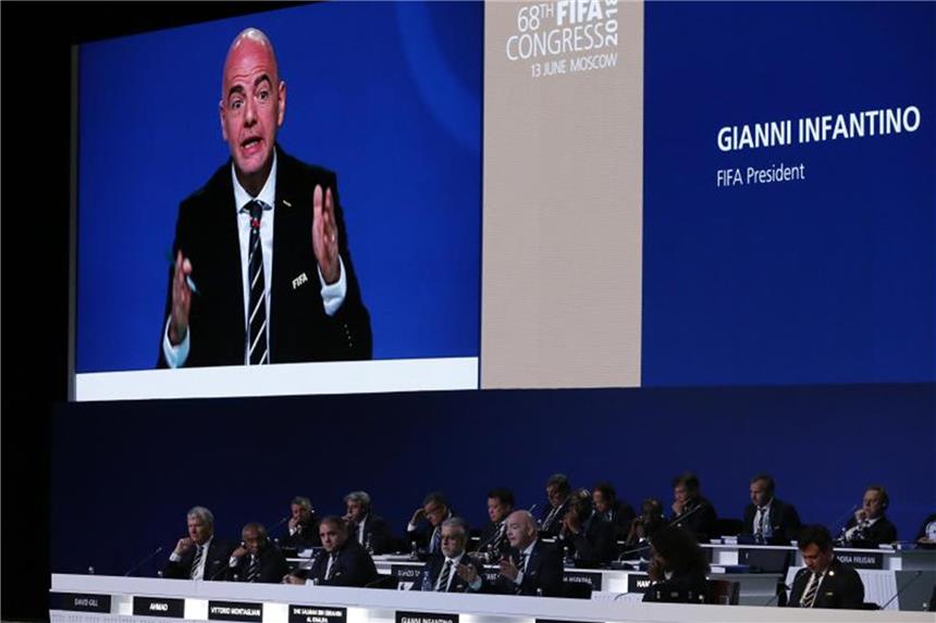 Weniger Verlust: FIFA sieht sich finanziell auf Kurs FIFA-Präsident Gianni Infantino auf dem Kongress des Fußball-Weltverbands. Foto: Alexander Zemlianichenko/AP