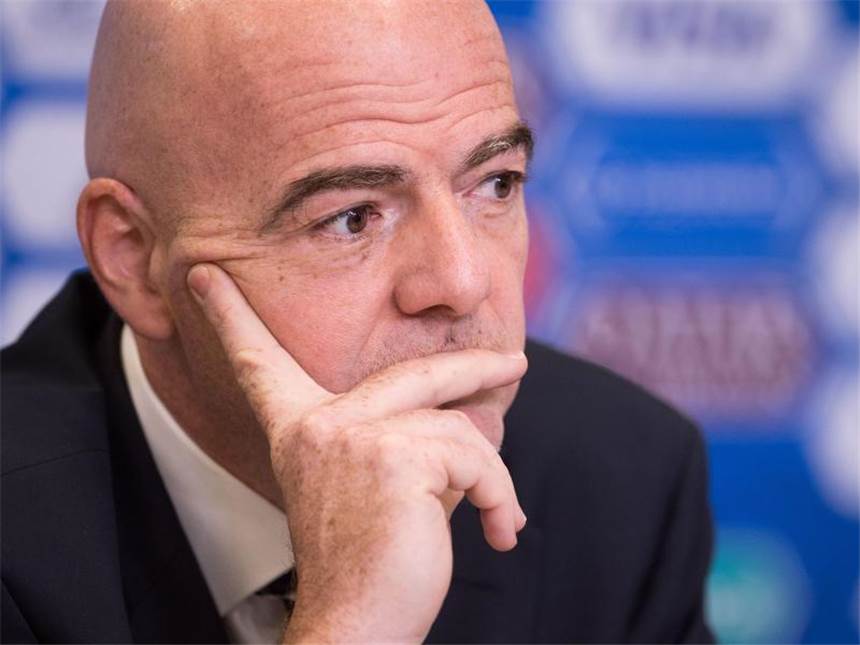 Giannis Premiere: Doping, Garcia und Russland-Lob FIFA-Präsident Gianni Infantino bei der Pressekonferenz in St. Petersburg. Foto: Marius Becker