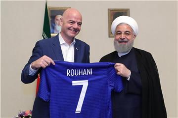 FIFA-Präsident Gianni Infantino hatte in Teheran den iranischen Präsidenten Hassan Ruhani besucht. Foto: Iranian Presidency