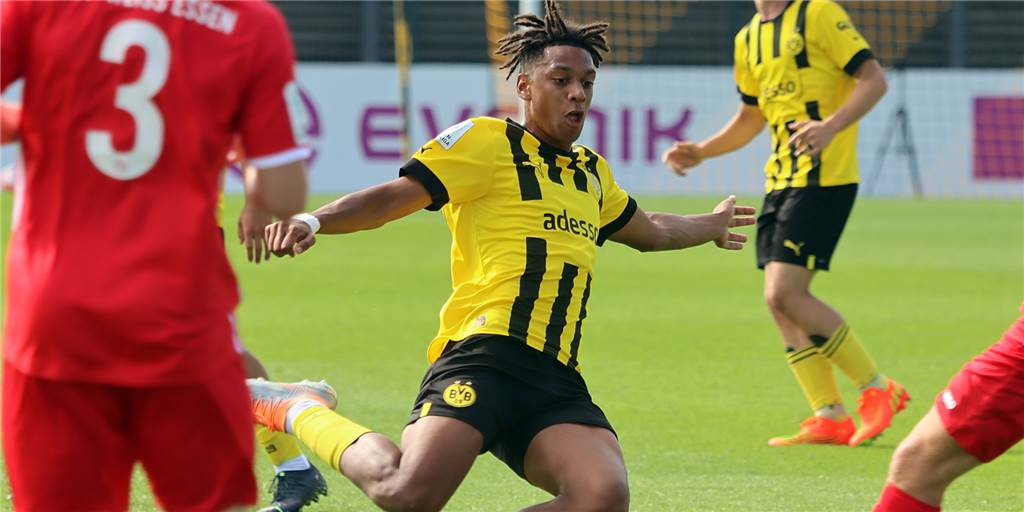Filippo Mane beim Kampf um den Ball.