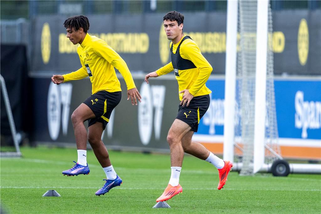 Filippo Mane und Giovanni Reyna trainieren zusammen.