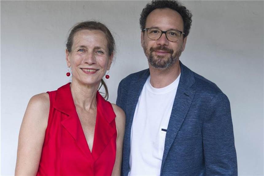 Neue Berlinale-Doppelspitze: „Kommen, um zuzuhören“ Filmfest Berlin: Mariette Rissenbeek (l) und Carlo Chatrian übernehmen. Foto: Chiara Tiraboschi
