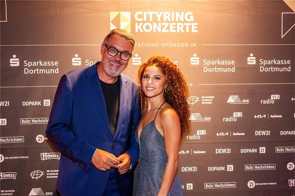 Filmmusik-Gala mit den Dortmunder Philharmonikern und mit Patricia Meeden auf dem Friedensplatz: Das Publikum war am Sonntagabend begeistert vom Abschluss der Cityring-Konzerte.