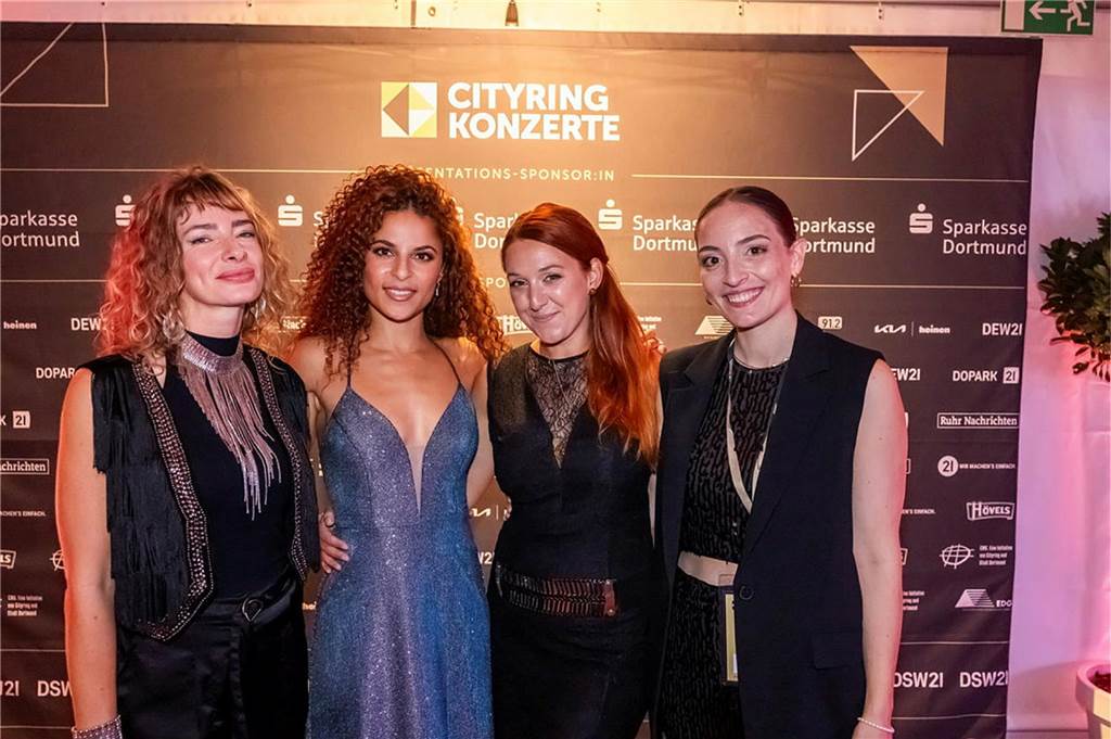 Filmmusik-Gala mit den Dortmunder Philharmonikern und mit Patricia Meeden auf dem Friedensplatz: Das Publikum war am Sonntagabend begeistert vom Abschluss der Cityring-Konzerte.