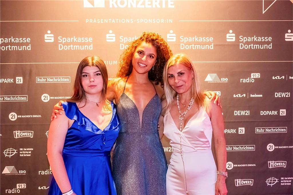 Filmmusik-Gala mit den Dortmunder Philharmonikern und mit Patricia Meeden auf dem Friedensplatz: Das Publikum war am Sonntagabend begeistert vom Abschluss der Cityring-Konzerte.