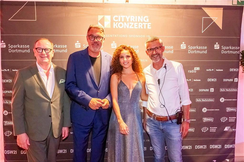 Filmmusik-Gala mit den Dortmunder Philharmonikern und mit Patricia Meeden auf dem Friedensplatz: Das Publikum war am Sonntagabend begeistert vom Abschluss der Cityring-Konzerte.