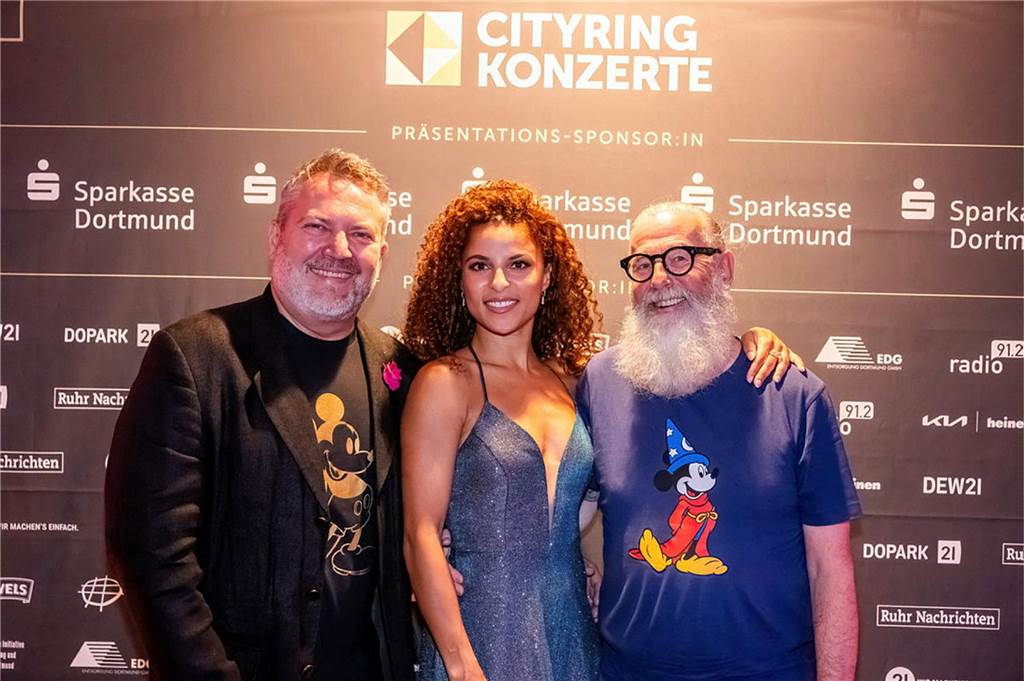 Filmmusik-Gala mit den Dortmunder Philharmonikern und mit Patricia Meeden auf dem Friedensplatz: Das Publikum war am Sonntagabend begeistert vom Abschluss der Cityring-Konzerte.