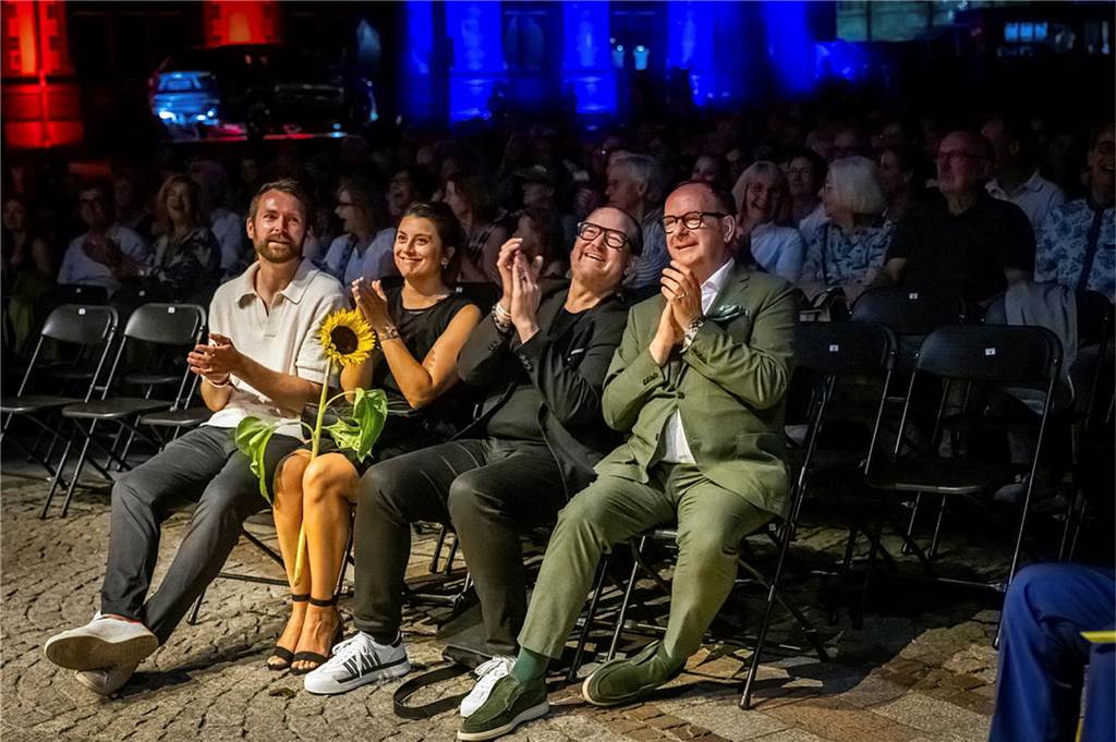 Filmmusik-Gala mit den Dortmunder Philharmonikern und mit Patricia Meeden auf dem Friedensplatz: Das Publikum war am Sonntagabend begeistert vom Abschluss der Cityring-Konzerte.