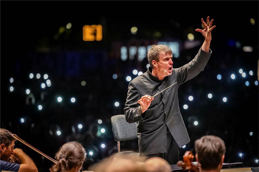Filmmusik-Gala mit den Dortmunder Philharmonikern und mit Patricia Meeden auf dem Friedensplatz: Das Publikum war am Sonntagabend begeistert vom Abschluss der Cityring-Konzerte.