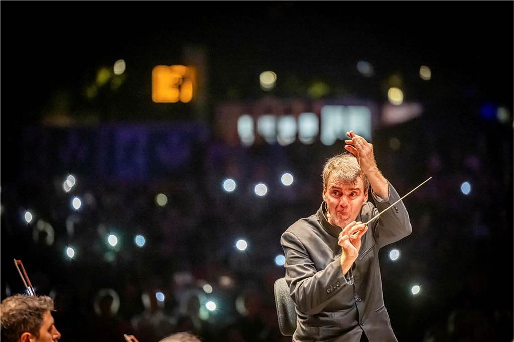 Filmmusik-Gala mit den Dortmunder Philharmonikern und mit Patricia Meeden auf dem Friedensplatz: Das Publikum war am Sonntagabend begeistert vom Abschluss der Cityring-Konzerte.