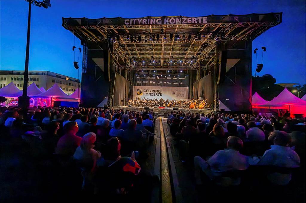 Filmmusik-Gala mit den Dortmunder Philharmonikern und mit Patricia Meeden auf dem Friedensplatz: Das Publikum war am Sonntagabend begeistert vom Abschluss der Cityring-Konzerte.