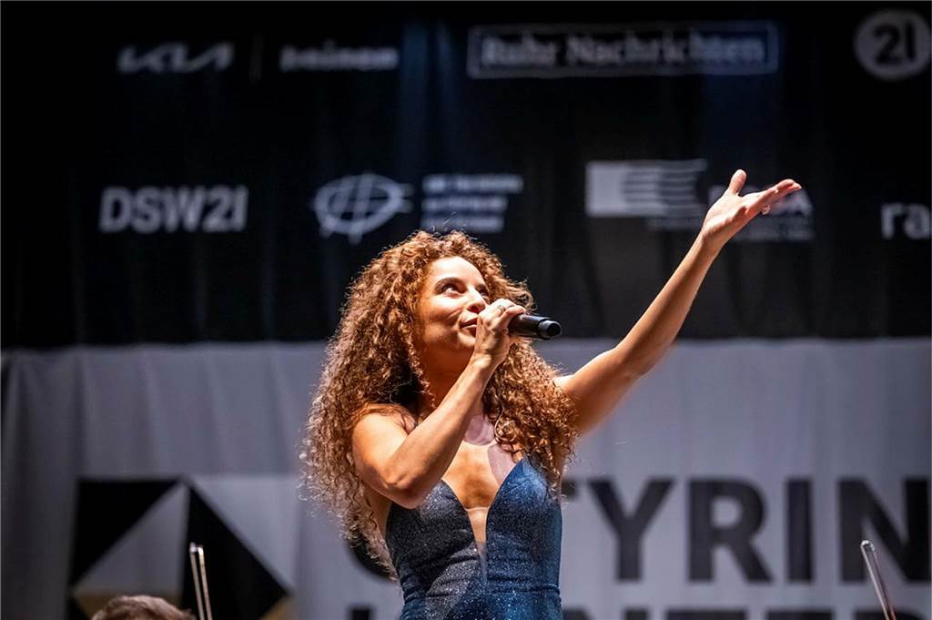 Filmmusik-Gala mit den Dortmunder Philharmonikern und mit Patricia Meeden auf dem Friedensplatz: Das Publikum war am Sonntagabend begeistert vom Abschluss der Cityring-Konzerte.