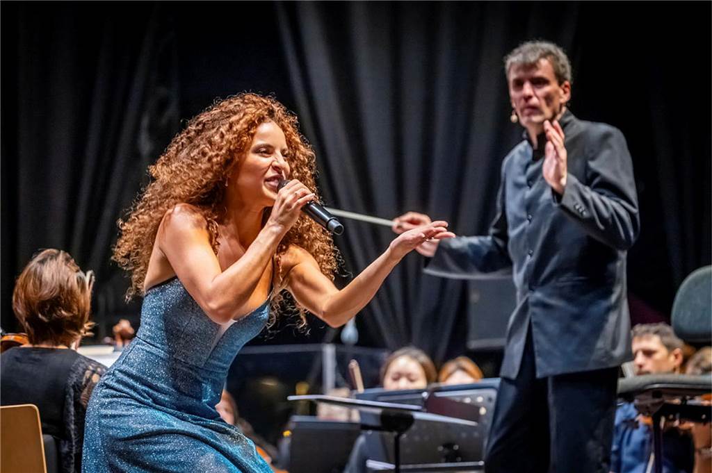 Filmmusik-Gala mit den Dortmunder Philharmonikern und mit Patricia Meeden auf dem Friedensplatz: Das Publikum war am Sonntagabend begeistert vom Abschluss der Cityring-Konzerte.