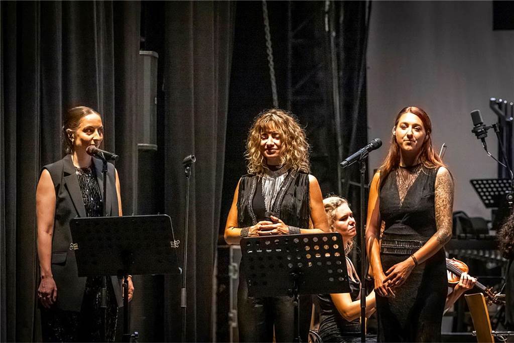 Filmmusik-Gala mit den Dortmunder Philharmonikern und mit Patricia Meeden auf dem Friedensplatz: Das Publikum war am Sonntagabend begeistert vom Abschluss der Cityring-Konzerte.