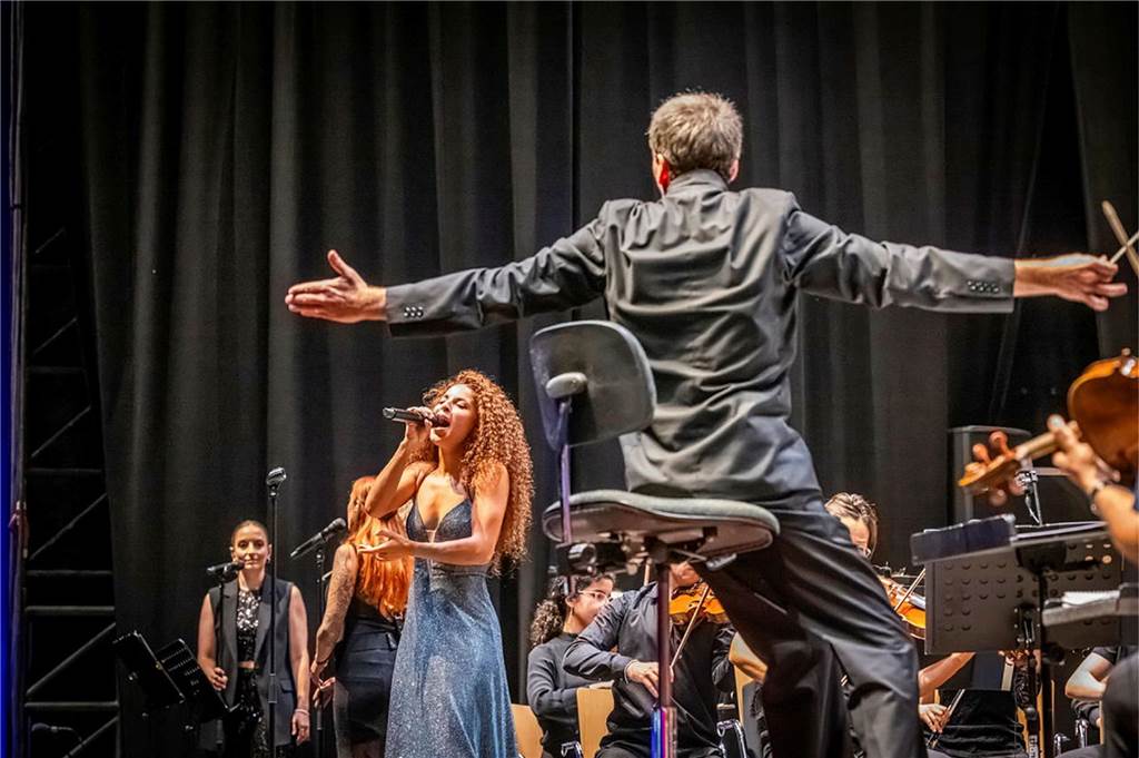 Filmmusik-Gala mit den Dortmunder Philharmonikern und mit Patricia Meeden auf dem Friedensplatz: Das Publikum war am Sonntagabend begeistert vom Abschluss der Cityring-Konzerte.