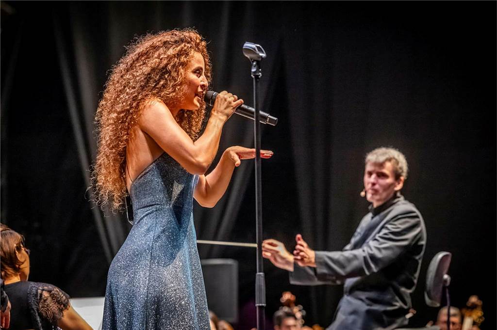 Filmmusik-Gala mit den Dortmunder Philharmonikern und mit Patricia Meeden auf dem Friedensplatz: Das Publikum war am Sonntagabend begeistert vom Abschluss der Cityring-Konzerte.