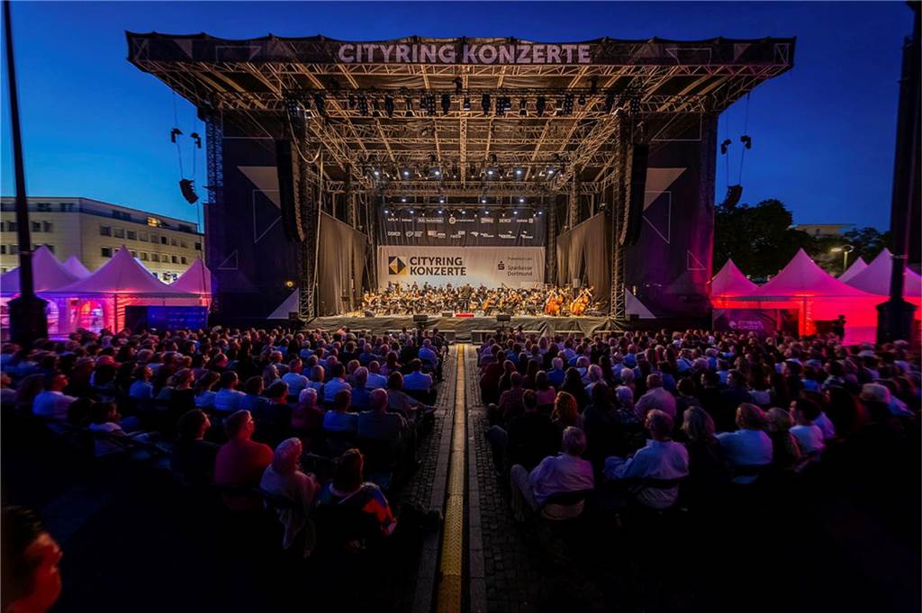 Filmmusik-Gala mit den Dortmunder Philharmonikern und mit Patricia Meeden auf dem Friedensplatz: Das Publikum war am Sonntagabend begeistert vom Abschluss der Cityring-Konzerte.