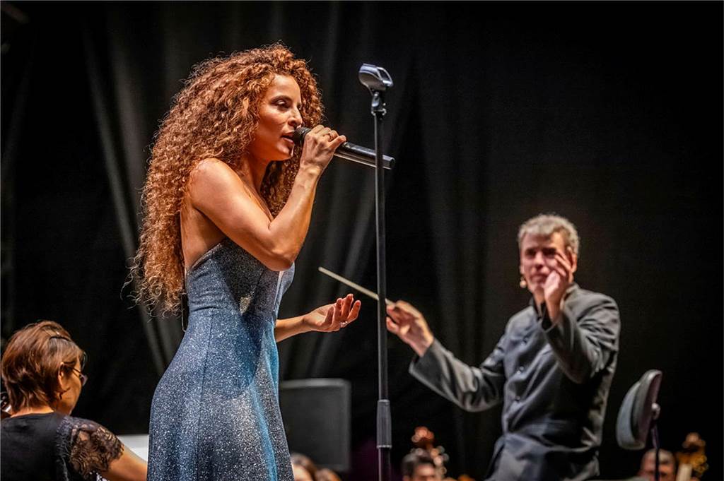Filmmusik-Gala mit den Dortmunder Philharmonikern und mit Patricia Meeden auf dem Friedensplatz: Das Publikum war am Sonntagabend begeistert vom Abschluss der Cityring-Konzerte.