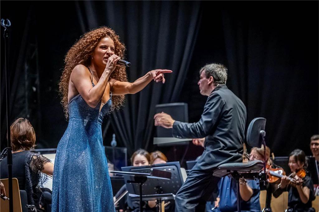 Filmmusik-Gala mit den Dortmunder Philharmonikern und mit Patricia Meeden auf dem Friedensplatz: Das Publikum war am Sonntagabend begeistert vom Abschluss der Cityring-Konzerte.