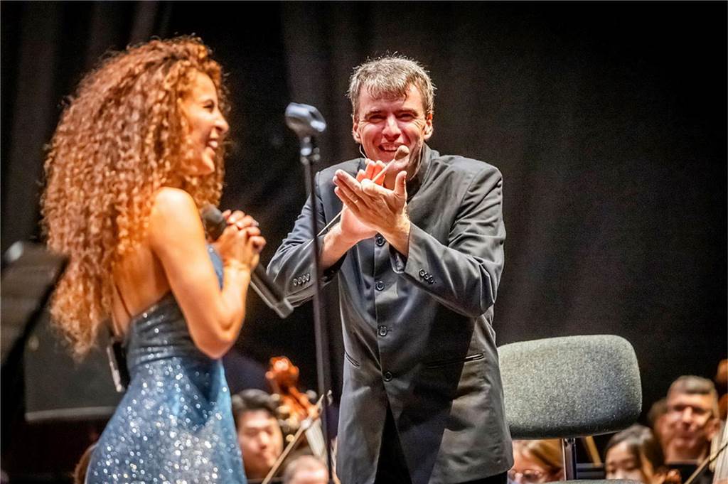 Filmmusik-Gala mit den Dortmunder Philharmonikern und mit Patricia Meeden auf dem Friedensplatz: Das Publikum war am Sonntagabend begeistert vom Abschluss der Cityring-Konzerte.