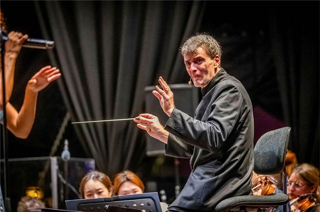 Filmmusik-Gala mit den Dortmunder Philharmonikern und mit Patricia Meeden auf dem Friedensplatz: Das Publikum war am Sonntagabend begeistert vom Abschluss der Cityring-Konzerte.