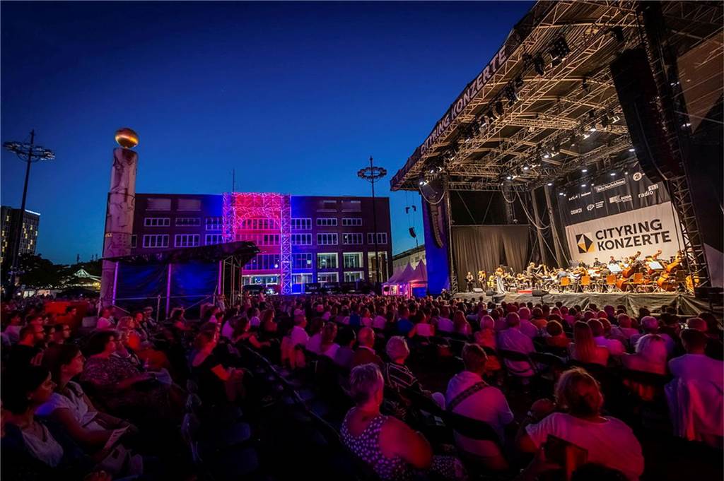 Filmmusik-Gala mit den Dortmunder Philharmonikern und mit Patricia Meeden auf dem Friedensplatz: Das Publikum war am Sonntagabend begeistert vom Abschluss der Cityring-Konzerte.