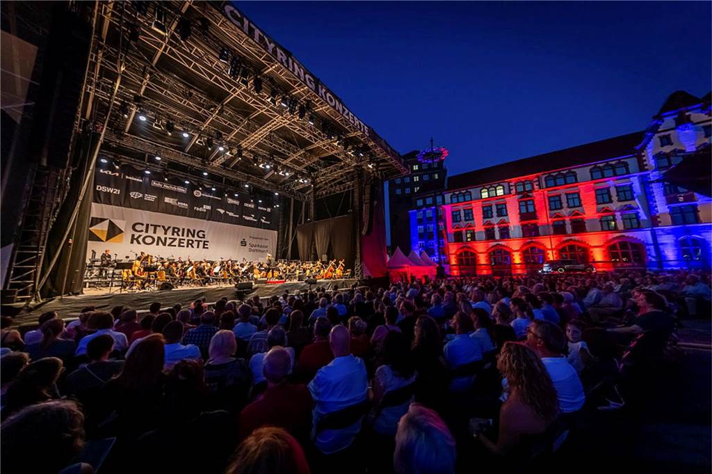 Filmmusik-Gala mit den Dortmunder Philharmonikern und mit Patricia Meeden auf dem Friedensplatz: Das Publikum war am Sonntagabend begeistert vom Abschluss der Cityring-Konzerte.