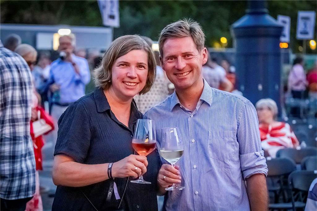 Filmmusik-Gala mit den Dortmunder Philharmonikern und mit Patricia Meeden auf dem Friedensplatz: Das Publikum war am Sonntagabend begeistert vom Abschluss der Cityring-Konzerte.