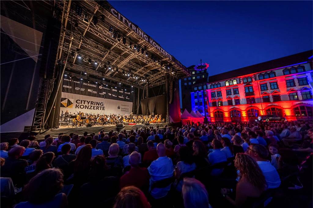 Filmmusik-Gala mit den Dortmunder Philharmonikern und mit Patricia Meeden auf dem Friedensplatz: Das Publikum war am Sonntagabend begeistert vom Abschluss der Cityring-Konzerte.