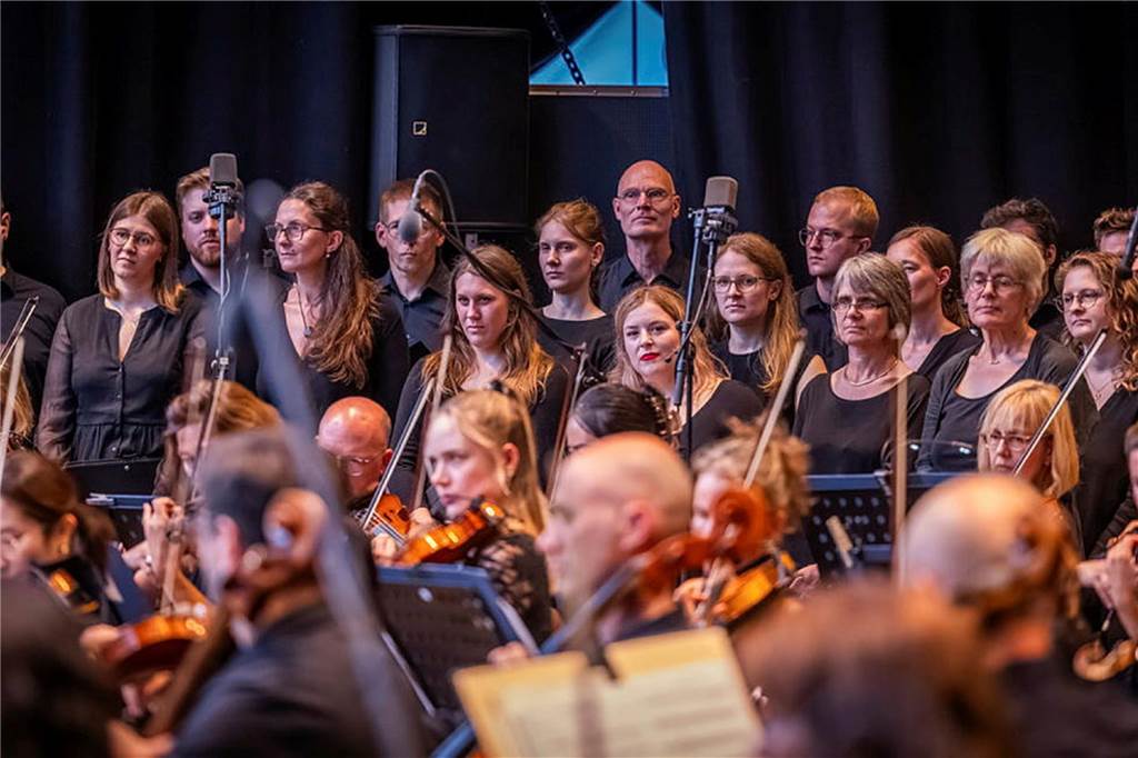 Filmmusik-Gala mit den Dortmunder Philharmonikern und mit Patricia Meeden auf dem Friedensplatz: Das Publikum war am Sonntagabend begeistert vom Abschluss der Cityring-Konzerte.