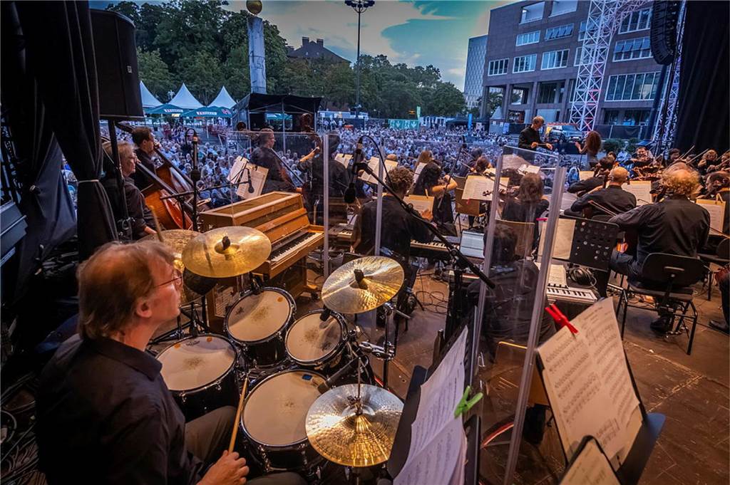 Filmmusik-Gala mit den Dortmunder Philharmonikern und mit Patricia Meeden auf dem Friedensplatz: Das Publikum war am Sonntagabend begeistert vom Abschluss der Cityring-Konzerte.